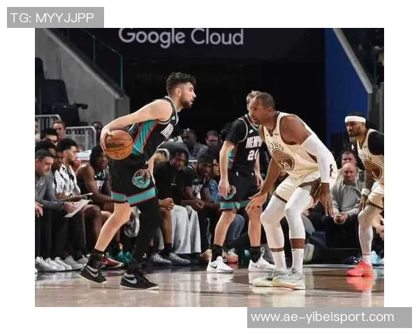 温情瞬间斯潘塞兄弟对决引发勇士灰熊球员教练球迷共鸣欢笑